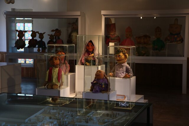 عروسک های خاطره انگیز تلویزیون جمع شده اند