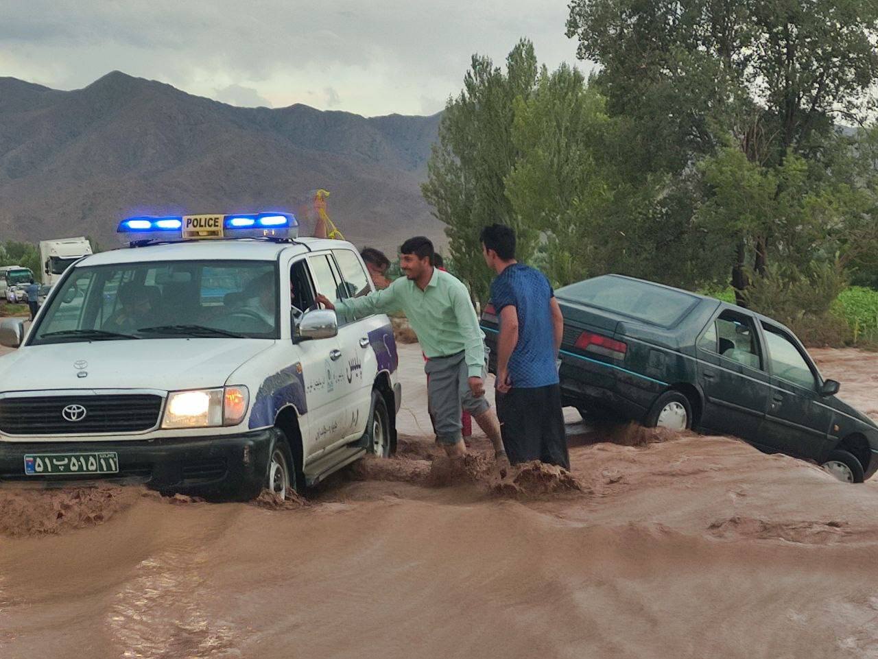 جمعه پرحادثه استان آذربایجان‌غربی از سیل تا تصادف و مسمومیت در کارخانه لبنیات