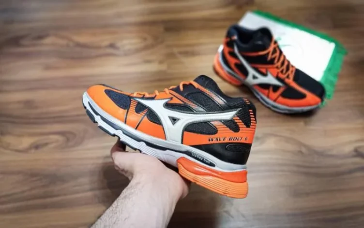 What shoes are suitable for volleyball?