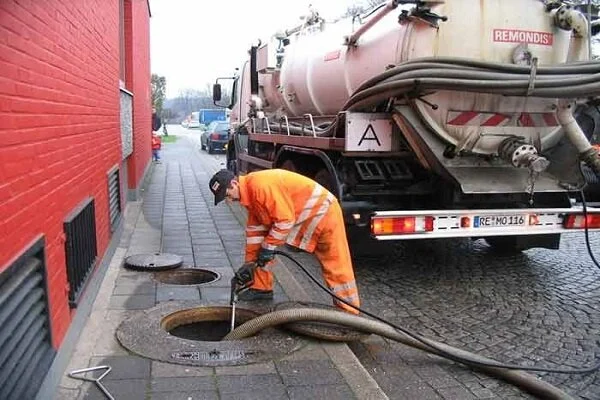 Why does the sewage well fill up quickly