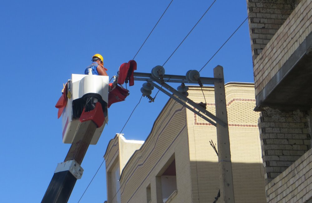 انجام بیش از ۲۹ هزار عملیات فنی روی خطوط برقدار در اهواز