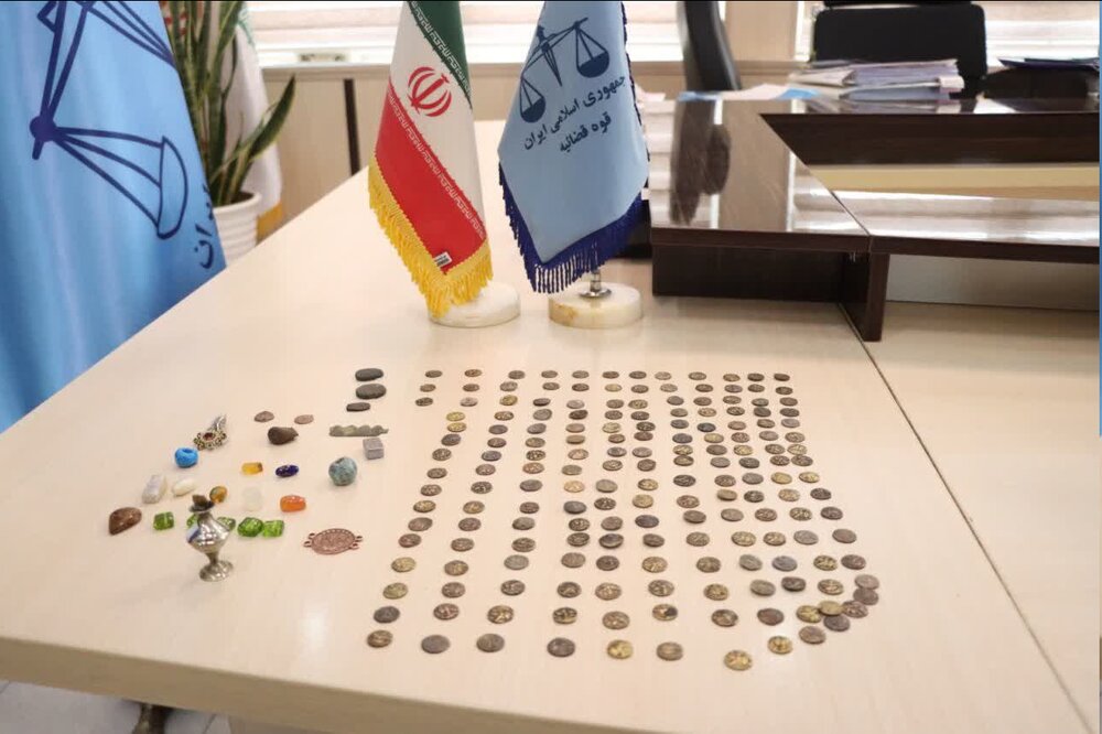کشف ۱۷۹ قطعه سکه طلا و اقلام تاریخی در شمال آذربایجان غربی