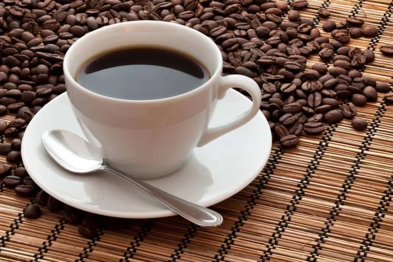 قهوه و تاثیر آن بر افسردگی : یک بررسی جامع
