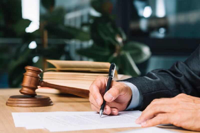 چالش‌ها و راهکارهای موفقیت در بازار کار حقوقی