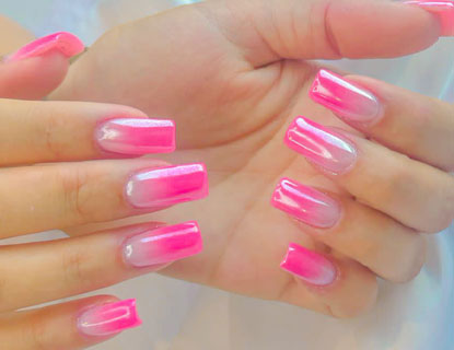 کاشن ناخن در سالن زیبایی فرنچ سفید